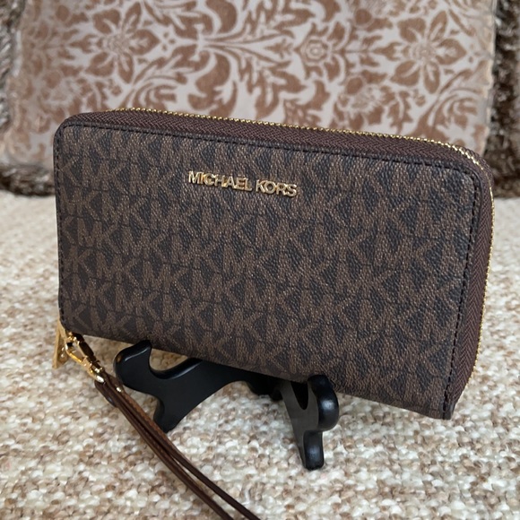 Michael Kors Jet Set Travel LG Flat MF Phone Case - Picture 5 of 16